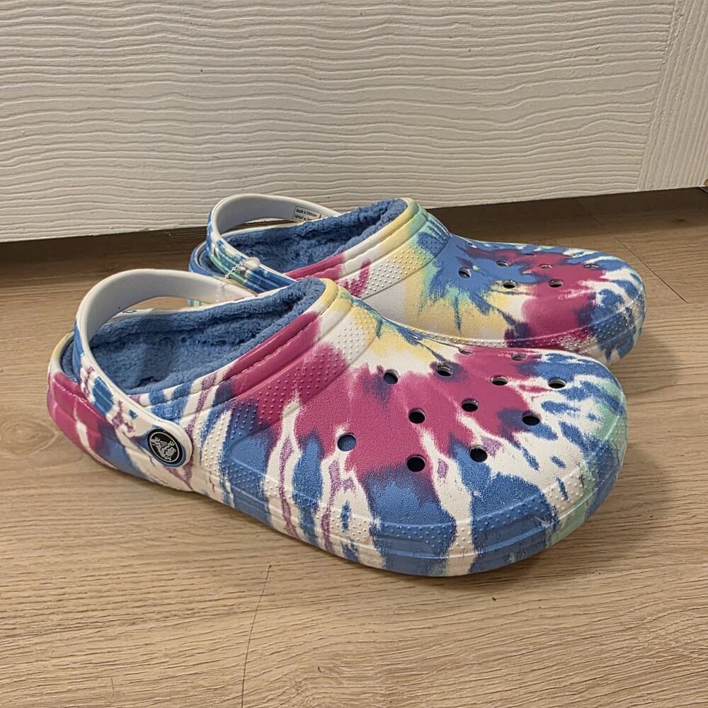 Crocs Junior White Blue Pink Tie Dye Artsy Fur Lined‎ Slip On Clogs Size 5